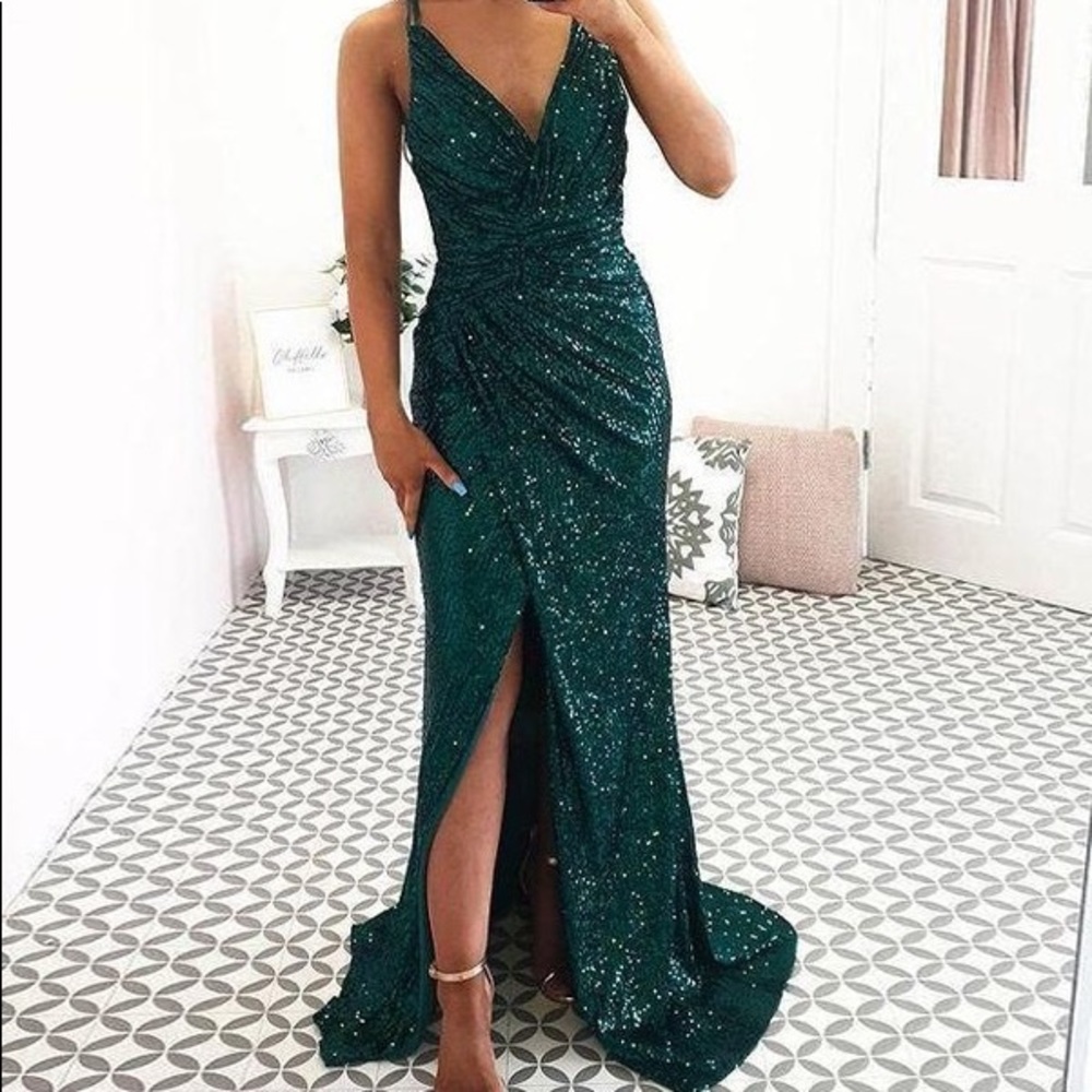 Sequins Ruched V-neck Sleeveless Train Prom Dress